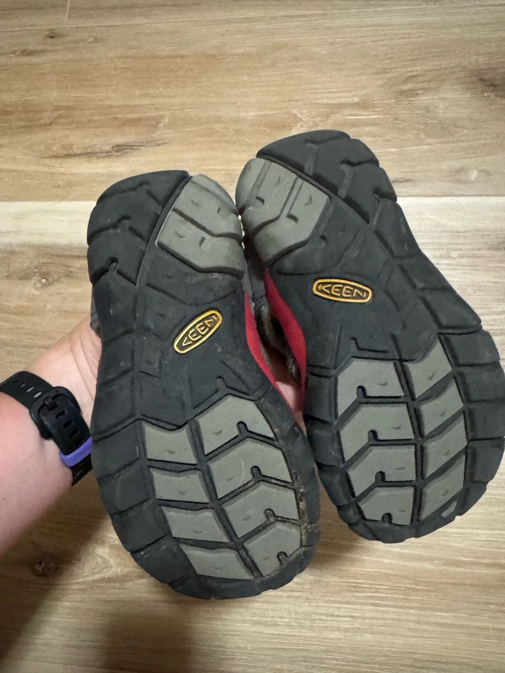 KEEN Kids Seacamp II CNX Water Sandals Magnet Gray Red Size US 9 / EU 25-26